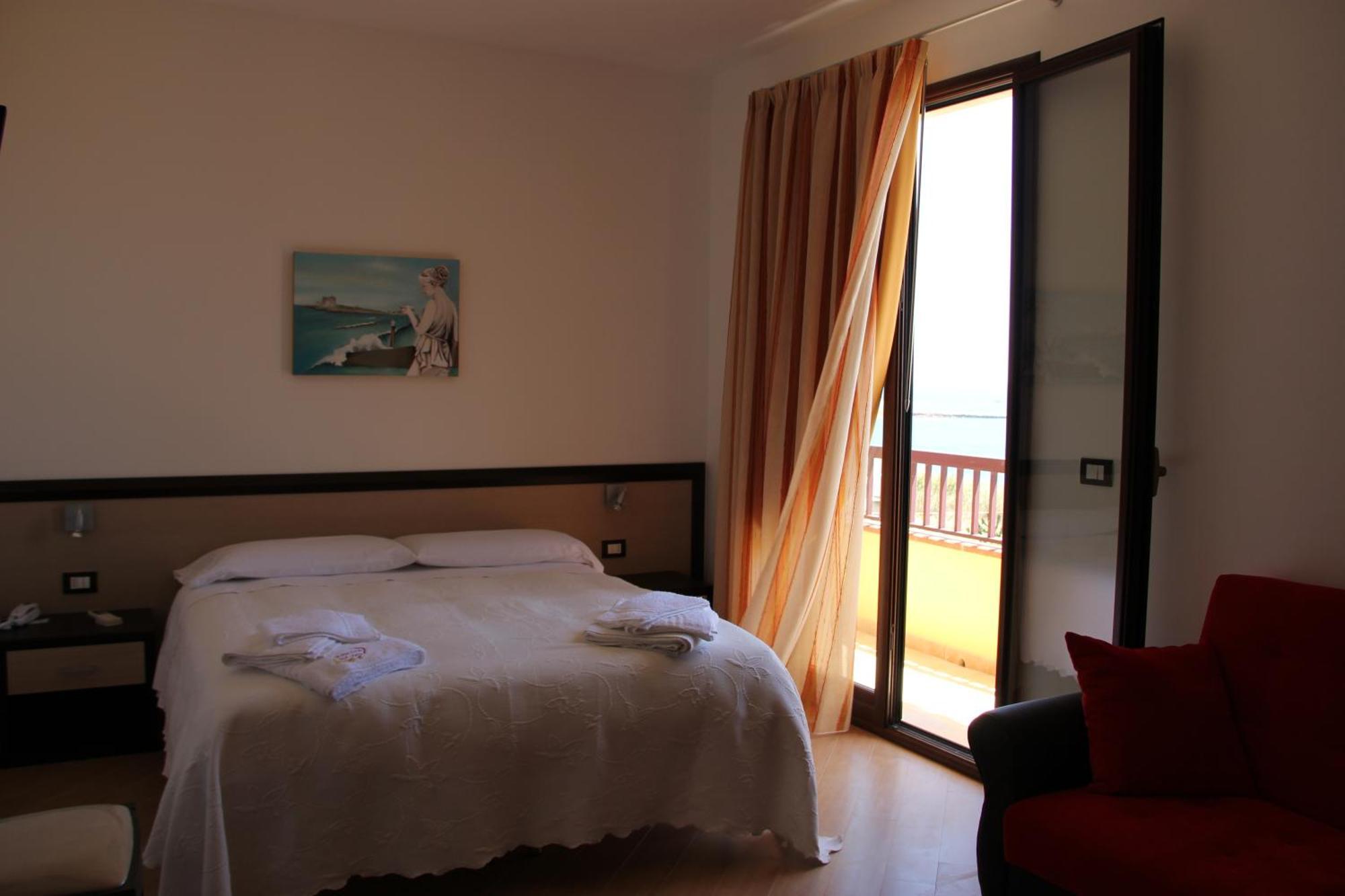 Albergo Perseo Portopalo Di Capo Passero エクステリア 写真
