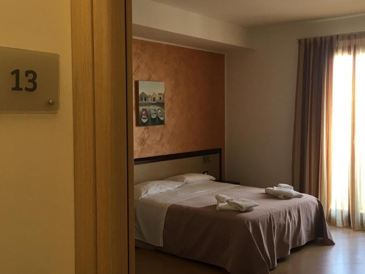 Albergo Perseo Portopalo Di Capo Passero エクステリア 写真